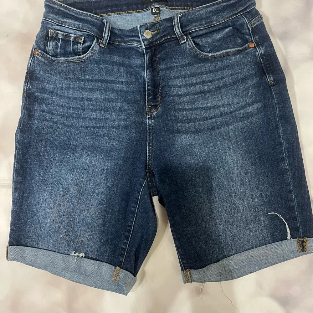Judy Blue Jean Shorts Blue Medium-Dark Wash - Picture 1 of 3